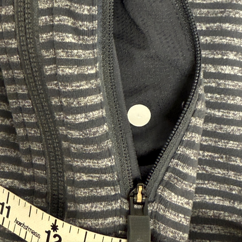 Lululemon Gray Striped 1/4 zip Pullover Men’s Large - Picture 5 of 8
